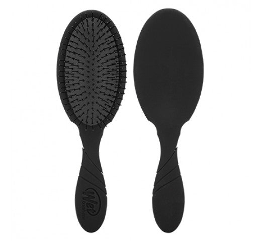 The wet brush pro detangler in the colour black