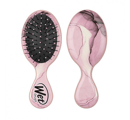 The wet brush mini in the colour pink marble / rose